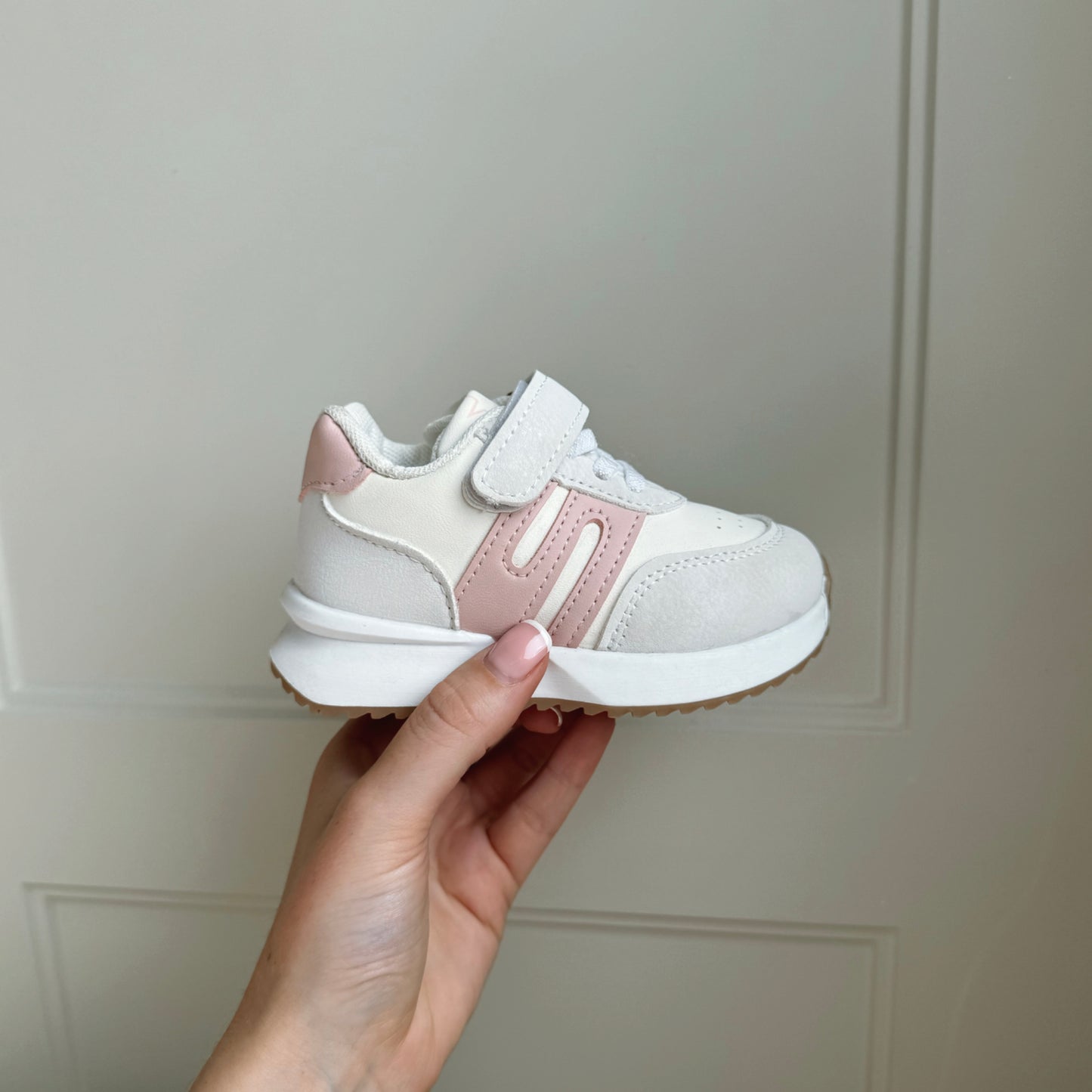 PINK EXPLORER TRAINERS